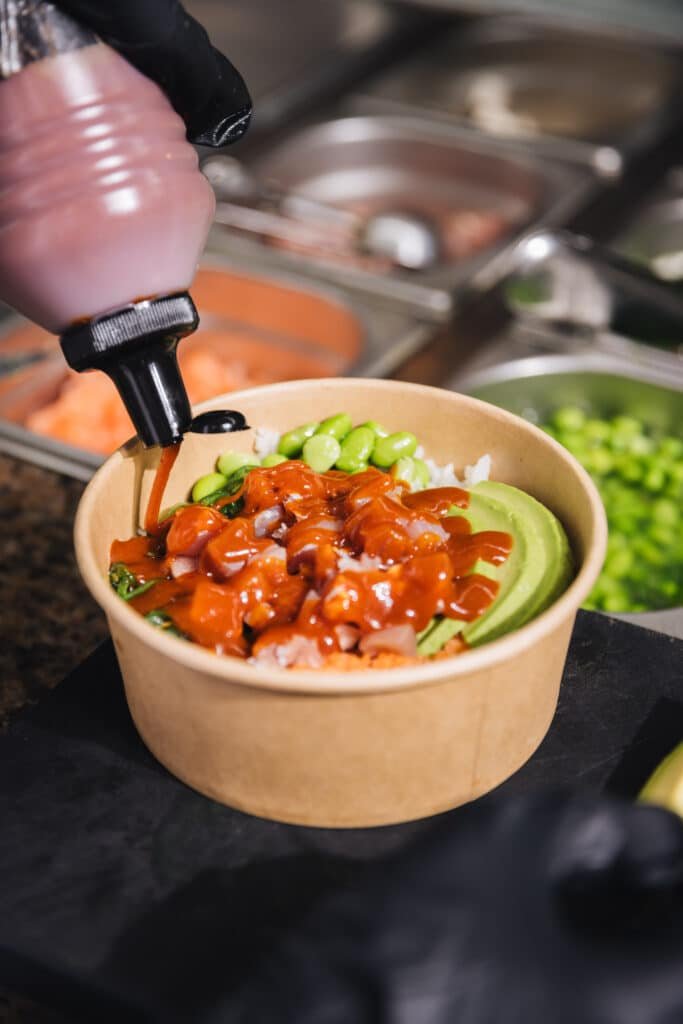 Descubre las mejores salsas para poke bowls en 4 pokes